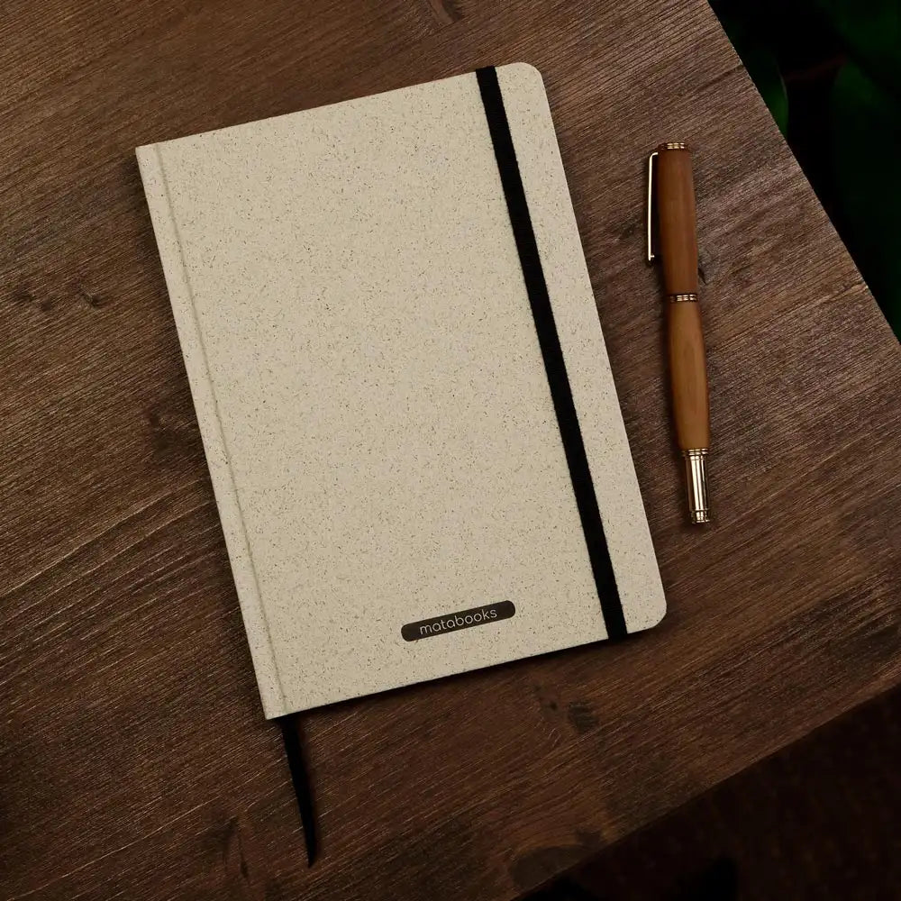 Vegan produziertes Notizbuch, Skizzenbuch, Tagebuch, Achtsamkeitstagebuch, Reisetagebuch, Dankbarkeitstagebuch, Bullet Journal, Planer, Terminplaner, Uni-Planer, Kalender, Wochenplaner, Rezeptbuch, Schreibheft oder Schreibblock A5 Nari aus Graspapier und Süßgraspapier von matabooks