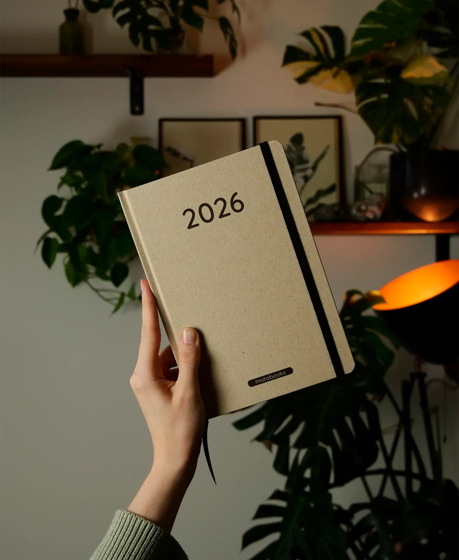 Vegan produzierter Jahresplaner, Jahreskalender, Kalender, Familienkalender, Notizbuch, Tagebuch, Terminplaner, Achtsamkeitstagebuch, Bullet Journal, Reisetagebuch, Dankbarkeitstagebuch, Hausaufgabenheft, Uni-Planer, Taschenkalender, Buchkalender, Business-Planer, Wochenplaner A5 aus Graspapier und Süßgraspapier von matabooks