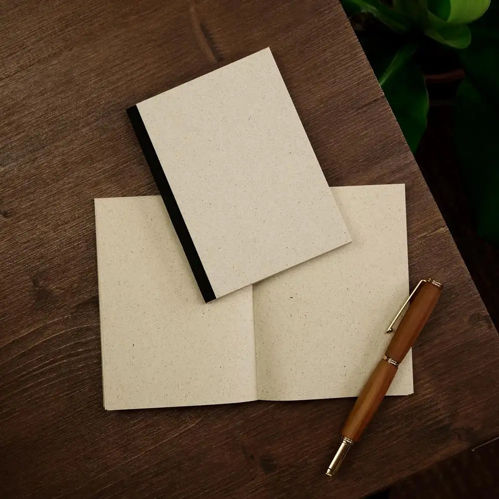 Vegan produziertes Notizbuch, Skizzenbuch, Tagebuch, Achtsamkeitstagebuch, Reisetagebuch, Dankbarkeitstagebuch, Bullet Journal, Rezeptbuch, Schreibheft oder Schreibblock A6 Dahara aus Graspapier von matabooks