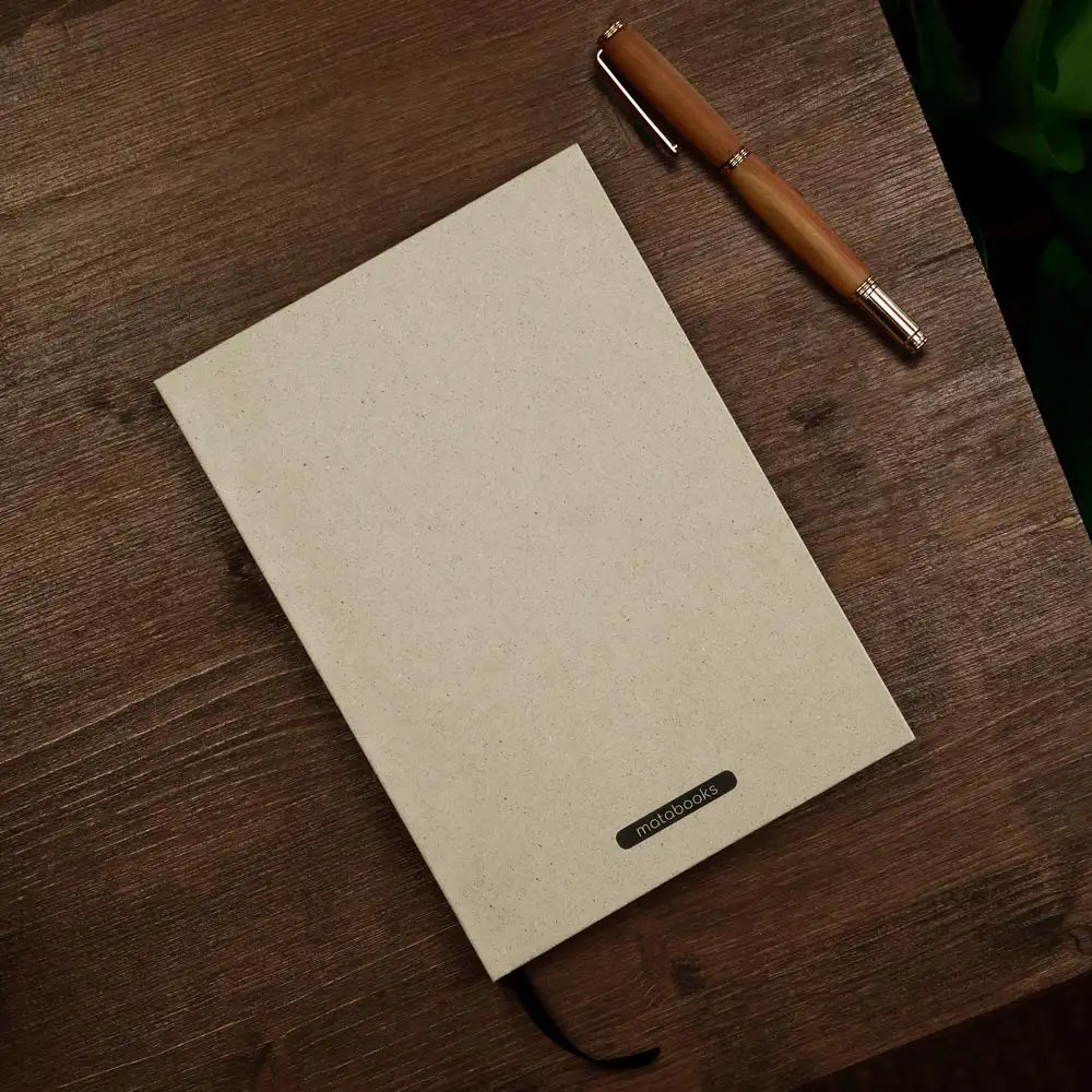 Vegan produziertes Notizbuch, Skizzenbuch, Tagebuch, Achtsamkeitstagebuch, Reisetagebuch, Dankbarkeitstagebuch, Bullet Journal, Planer, Terminplaner, Uni-Planer, Kalender, Wochenplaner, Rezeptbuch, Schreibheft oder Schreibblock A4 Nava aus Graspapier von matabooks