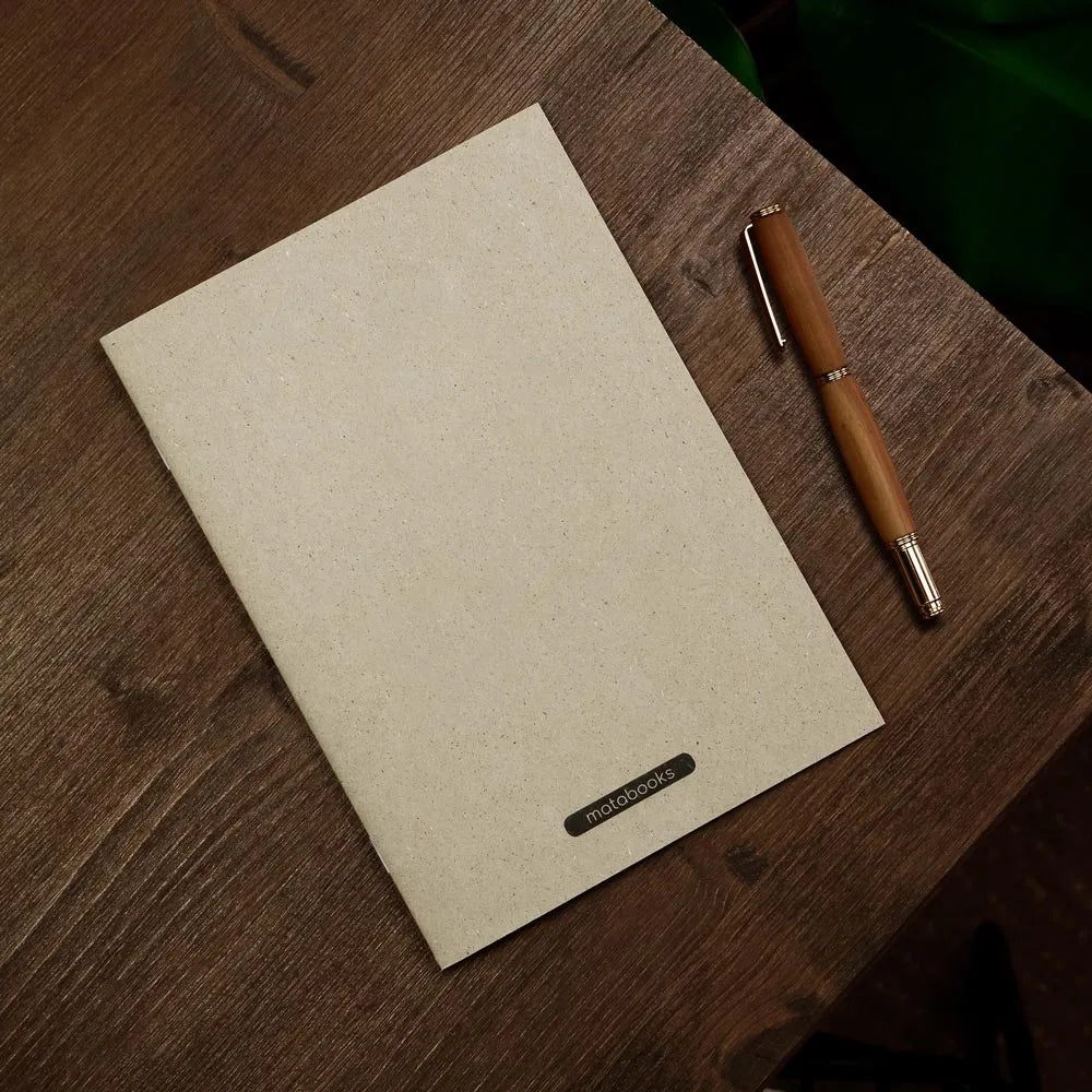 Vegan produziertes Notizbuch, Skizzenbuch, Tagebuch, Achtsamkeitstagebuch, Reisetagebuch, Dankbarkeitstagebuch, Bullet Journal, Rezeptbuch, Notizheft, Schreibheft oder Schreibblock A5 Tara aus Graspapier von matabooks